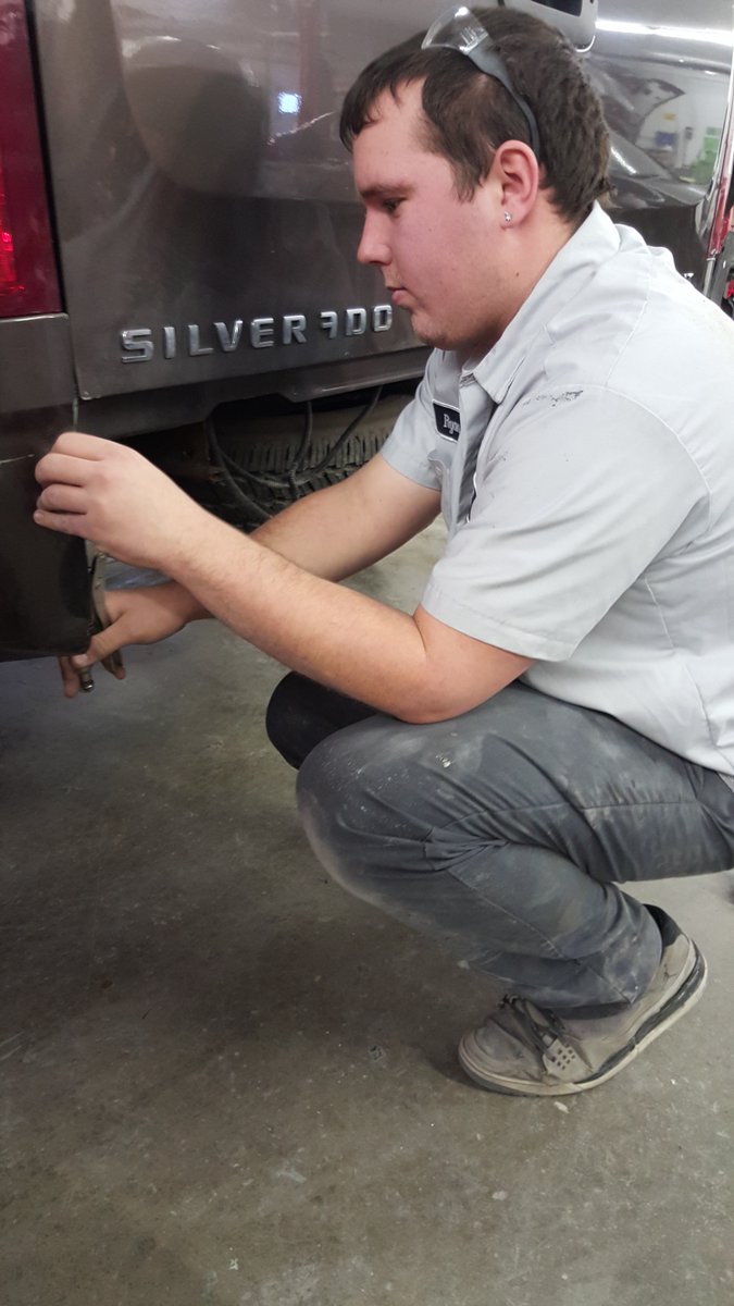 Southofthesquar's tweet photo. Happy 1-Year Anniversary to Ryan Gardner - consider yourself officially #BrokenIn
#AutoBody #SOSquare https://t.co/Ha3AZE6bNf