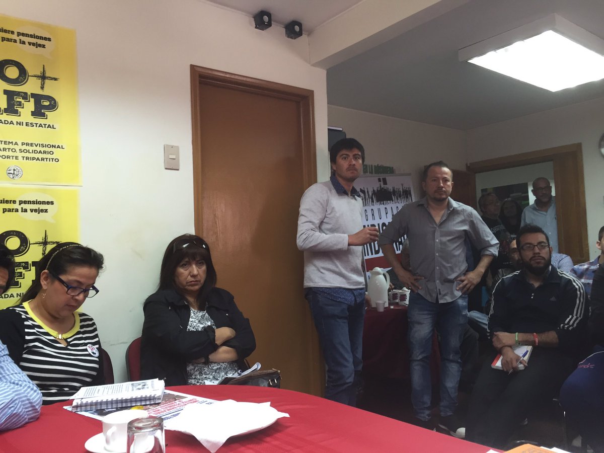 LuisMesina1's tweet photo. Importante reunión de Coordinadora Nacional con Agrupación INDIGNADOS estrechando lazos para acabar con las AFP y alcanzar Sist Seg Social https://t.co/N9MPjpYBD9