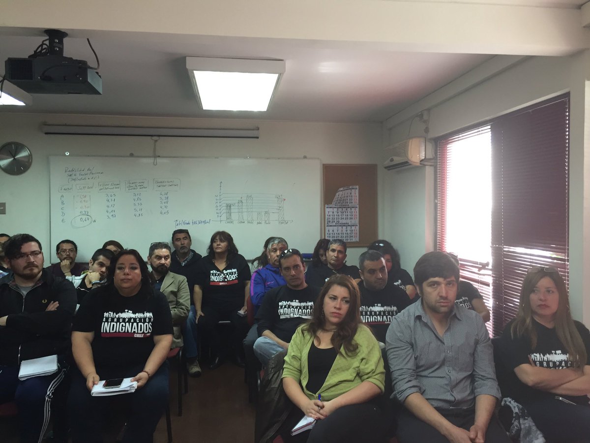 LuisMesina1's tweet photo. Importante reunión de Coordinadora Nacional con Agrupación INDIGNADOS estrechando lazos para acabar con las AFP y alcanzar Sist Seg Social https://t.co/N9MPjpYBD9