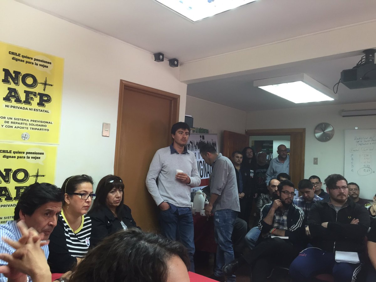 LuisMesina1's tweet photo. Importante reunión de Coordinadora Nacional con Agrupación INDIGNADOS estrechando lazos para acabar con las AFP y alcanzar Sist Seg Social https://t.co/N9MPjpYBD9