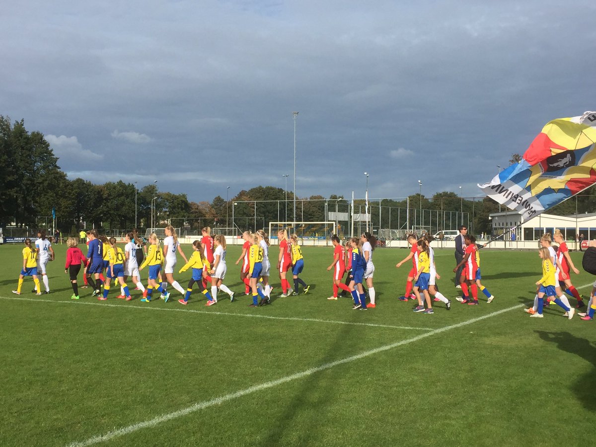 VvAlkmaar's tweet photo. Daar gaan we dan!! Uiteraard met line-up meiden van @BestuurVelsen. Velsen bedankt voor jullie gastvrijheid! https://t.co/zZEI1X9Iv4