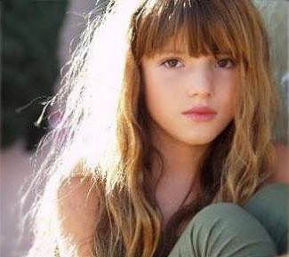 infobellat's tweet photo. Hoje a Bella está fazendo 19 anos, inacreditável como ela está se tornando cada vez mais  humilde e maravilhosa #HappyBirthdayBellaThorne https://t.co/4Rk9EZ9ax1