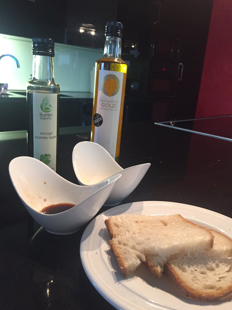 Tasty Saturday afternoon snack! <a href="/DittysBakery/">Ditty's Home Bakery</a> #sourdough with <a href="/BurrenBalsamics/">Burren Balsamics</a> #armaghbramley and <a href="/broightergold/">#RapeseedOil🐝🌾🚜</a> just need 🍸😋