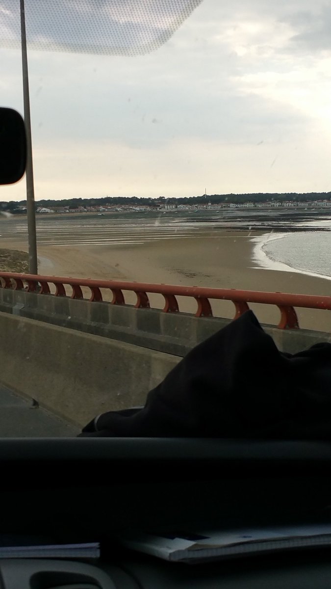 RodrickTetai's tweet photo. Passage du pont direction collation. #paysdefougeresbasket https://t.co/FOCLaFvCkB