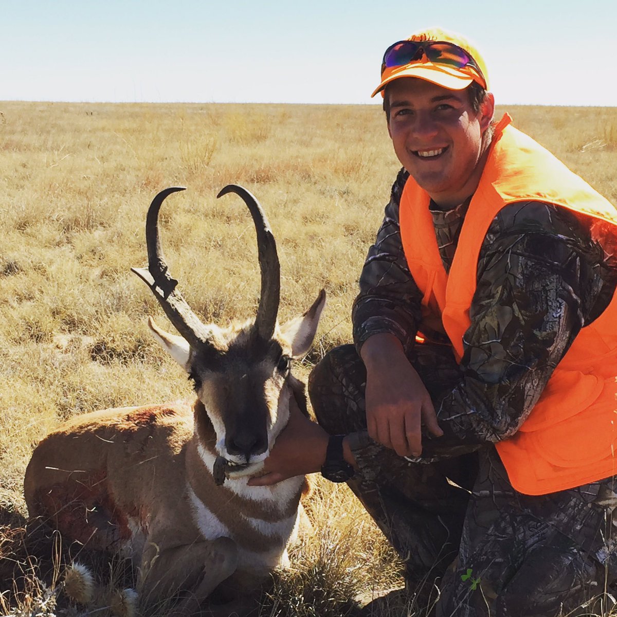 socobrosoutdoor's tweet photo. Speed goat down in Southern CO!! @Realtree @RemingtonArms @UAHUNT #firstgoat https://t.co/2OPyqjmDn9
