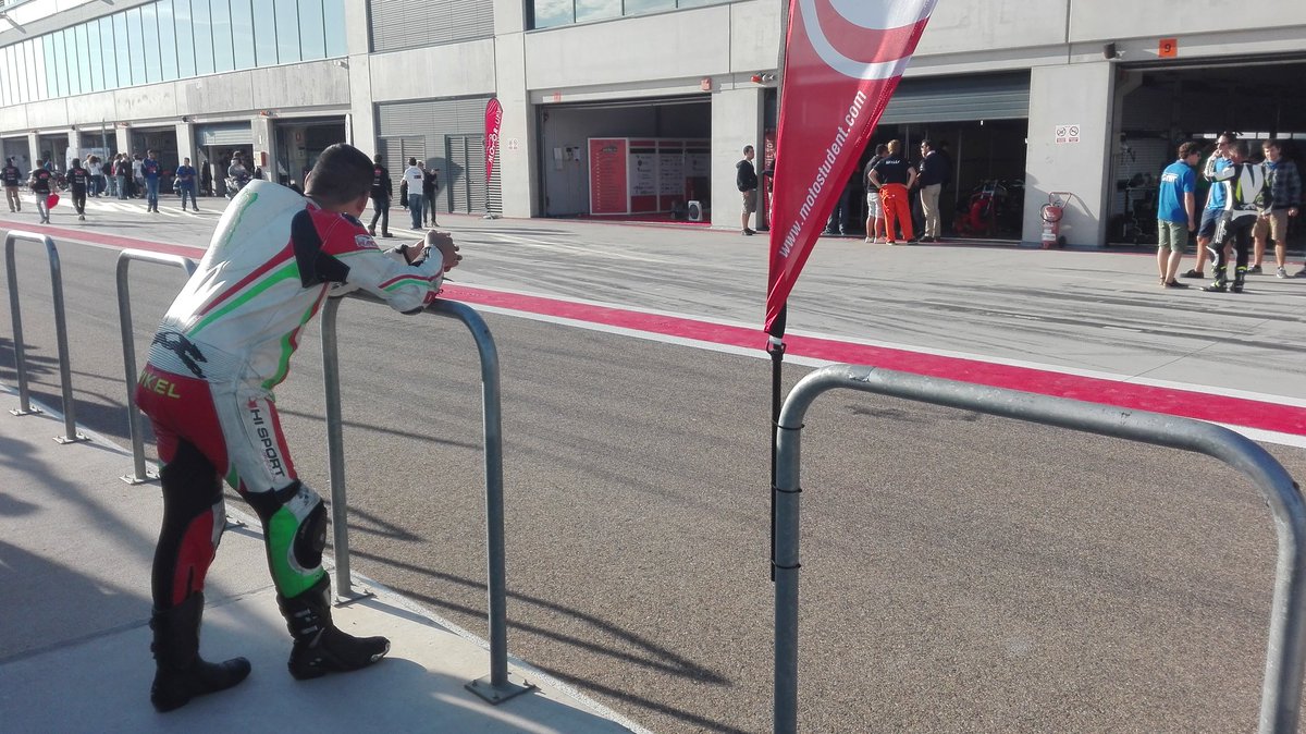 MotoETSIB's tweet photo. ¡Tiempazos de nuestro piloto, bien Mikel bien! #ETSIB https://t.co/4bzrJRES4V