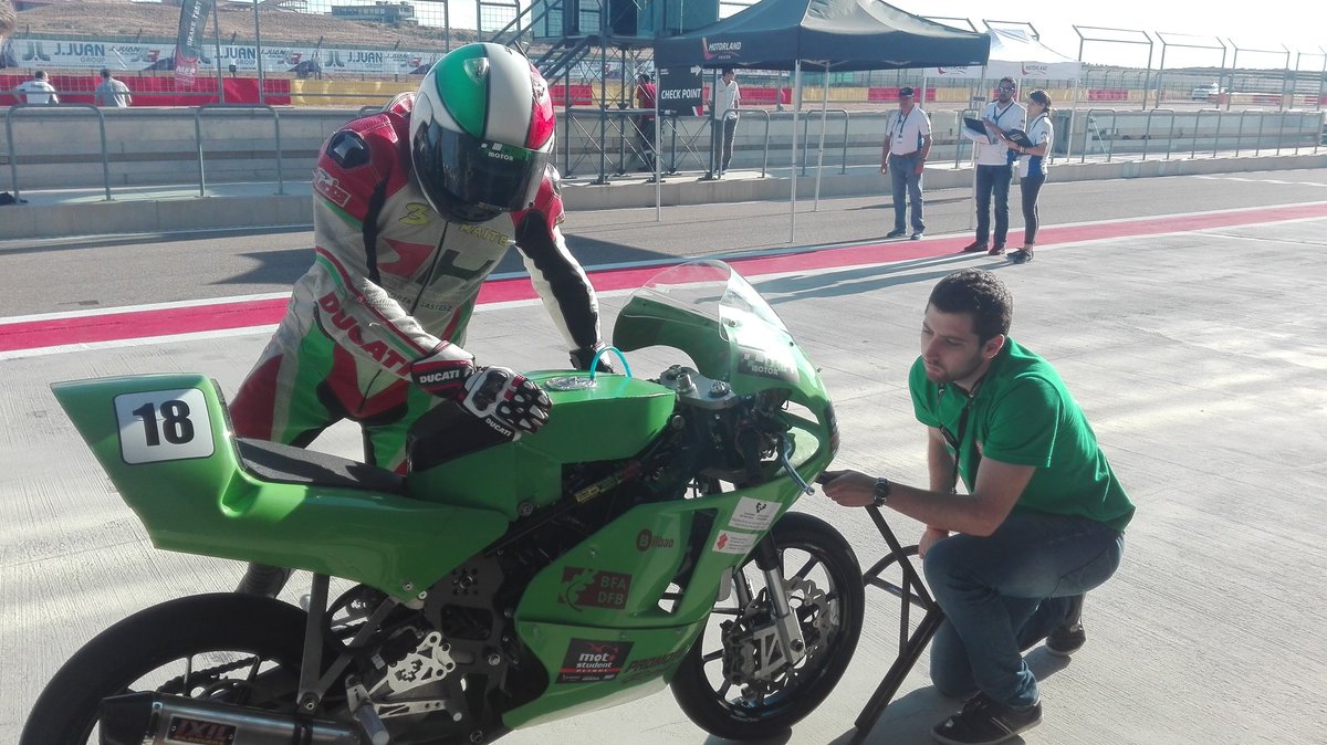 MotoETSIB's tweet photo. ¡Tiempazos de nuestro piloto, bien Mikel bien! #ETSIB https://t.co/4bzrJRES4V