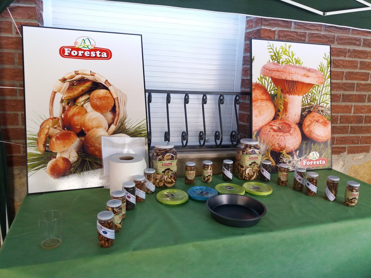 CdelaFuentona's tweet photo. Tenemos también a #Foresta y sus deshidratados : #trompetanegra #senderuela #boletus #nansaron etc. #FeriaForestal #CABFOREST https://t.co/mevFBo3KjH