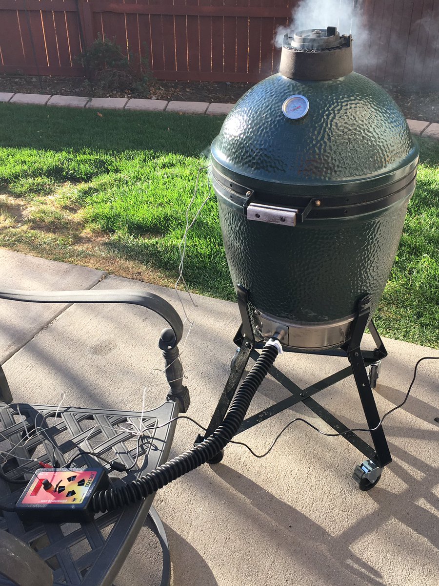 jbowman22's tweet photo. #pitmasteriq #biggreenegg time brisket! https://t.co/hKYBgGA9XZ