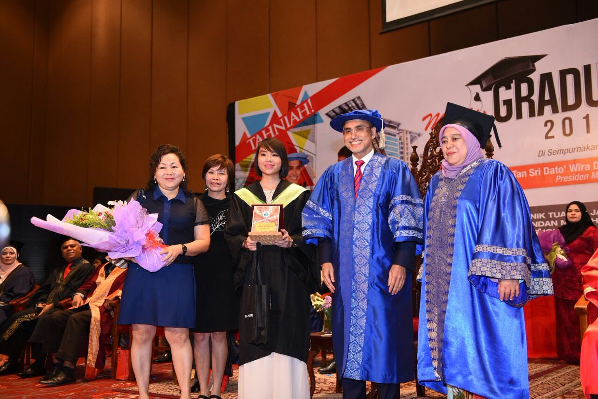 MohdShukriYajid's tweet photo. Congrats overall best students @ SMK Schools' grad. You did everyone proud https://t.co/KEWym48s7M