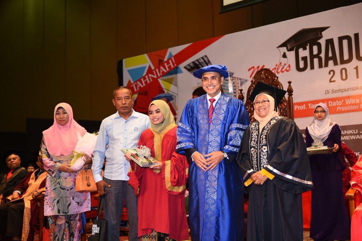 MohdShukriYajid's tweet photo. Congrats overall best students @ SMK Schools' grad. You did everyone proud https://t.co/KEWym48s7M