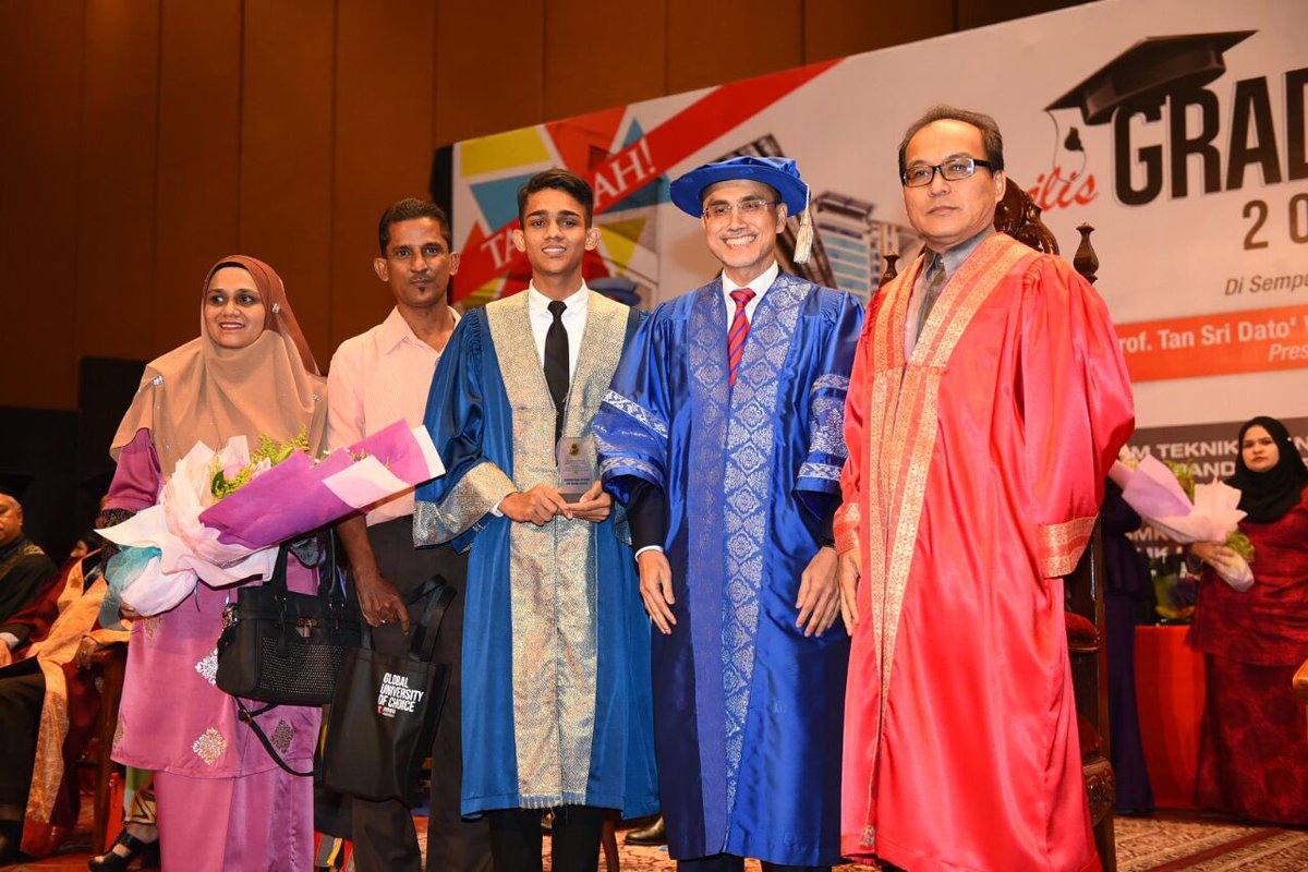MohdShukriYajid's tweet photo. Congrats overall best students @ SMK Schools' grad. You did everyone proud https://t.co/KEWym48s7M