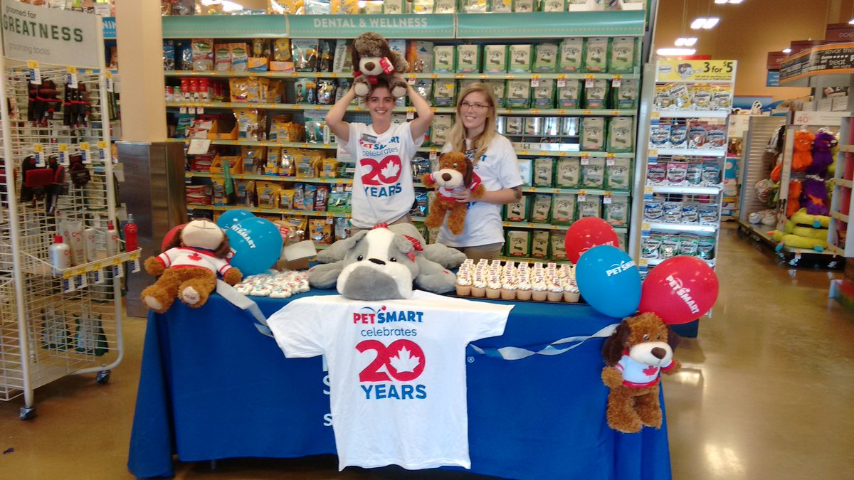 BelbeckSandra's tweet photo. 2433 ready to rock out for our 20th anniversary in Canada!! Drop by for a cookie and cupcake! https://t.co/aHbymuPhmx