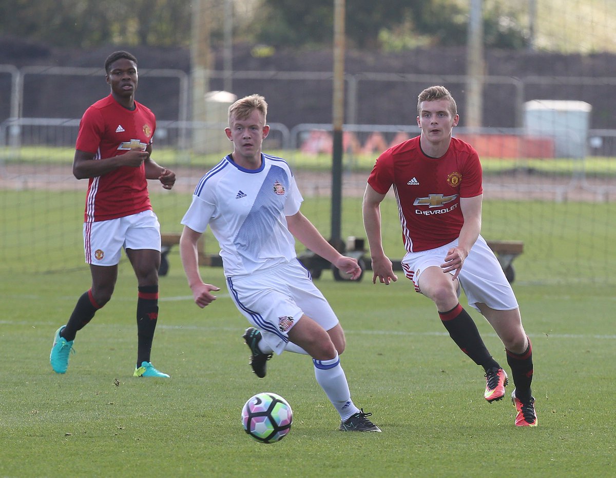ManUtd's tweet photo. Read our report after a last-gasp equaliser against Sunderland stretched #MUFC's lead in the U18 Premier League: https://t.co/QCjZ1R7tHw https://t.co/7yHeOdMHrt