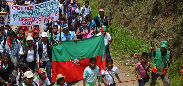 CarlosQuilindo1's tweet photo. En 30 “chivas” partieron indígenas del #Cauca que llegaran a #Bogotá a movilizarse por la paz. https://t.co/bZwjmC4X2Y https://t.co/2OAb30MWOR