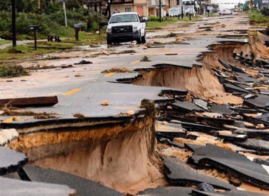 weathernetwork's tweet photo. #HurricaneMatthew hammers Atlantic coast, cleanup begins. See photos here. https://t.co/DBJyF4cfA8 https://t.co/pf4JQ0Xd9W
