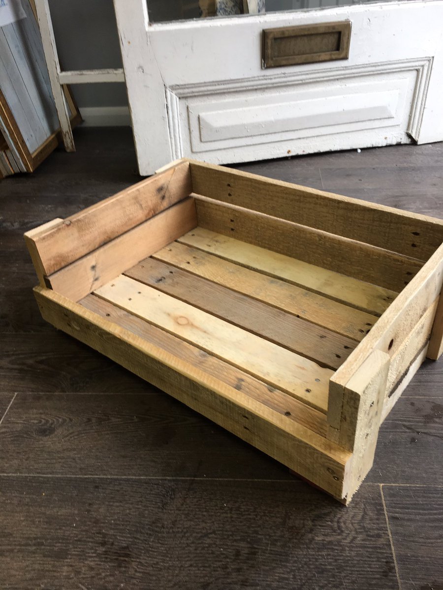 la_shed's tweet photo. New customised made dog/cat bed this size 60cm by 40cm £30 #palletman https://t.co/6O52OTzff0