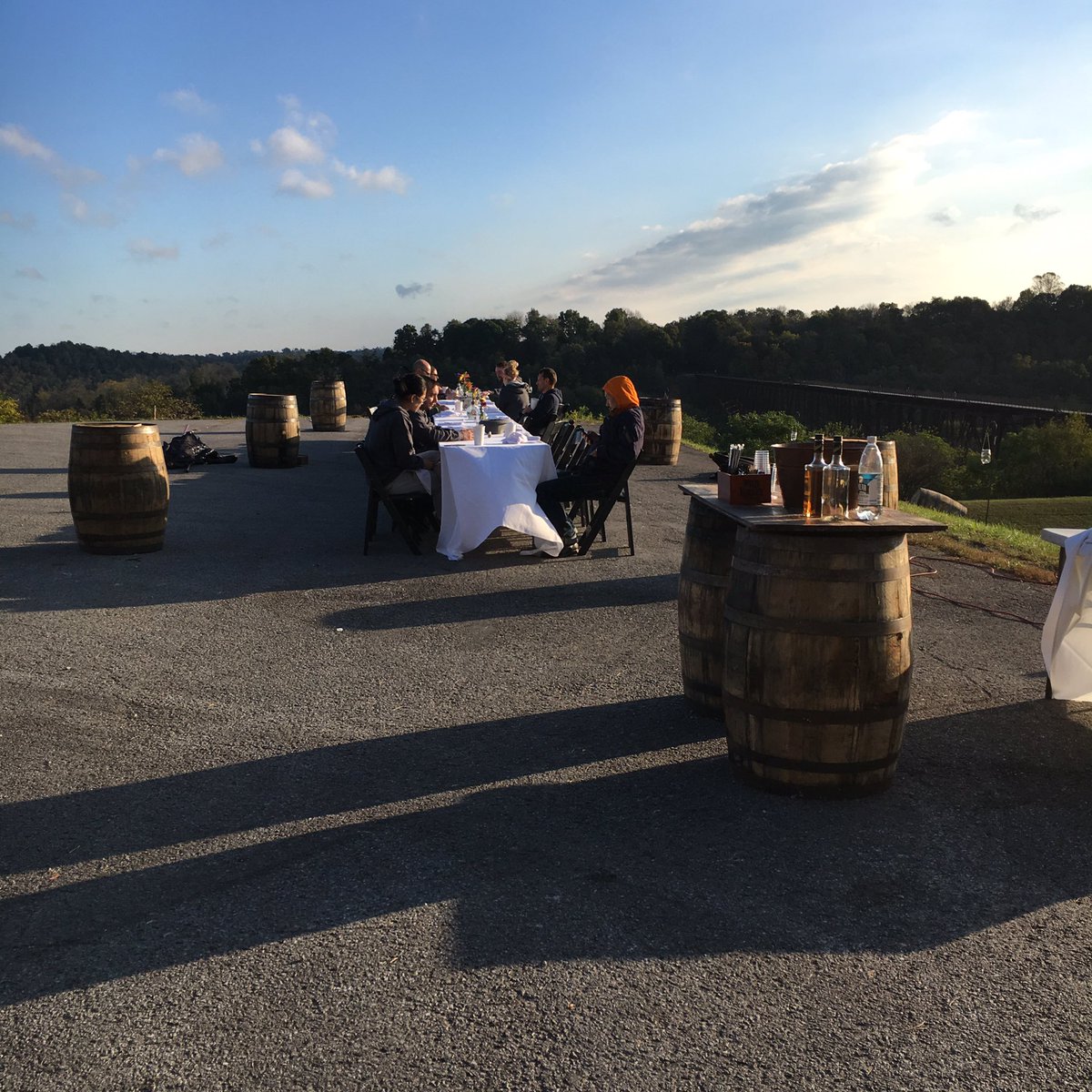 BayouBluegrass's tweet image. Windy morning at Wild Turkey serving our International guests. #Behindthebarrel2016 #wildturkeyexperience