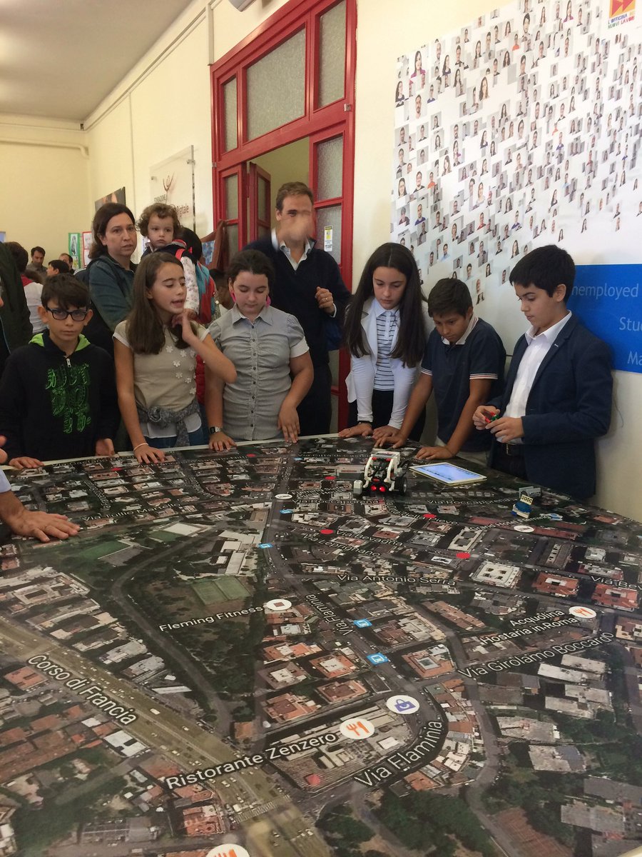 OasiSociale's tweet photo. Oggi la giornata conclusiva del #PIW2016 di @fmdigitale. Un'occasione dedicata all'innovazione nella #scuola per i ragazzi di #Roma https://t.co/HhTf7x1XTT