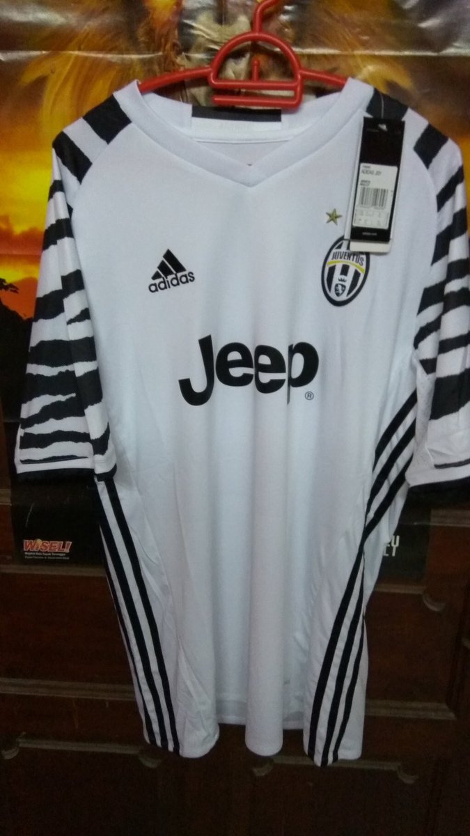 FyyDaud's tweet photo. Sebarkan!Juventus 3rd kit copy ori
Size L. Rm40 include postage
@harrisramlee nk letgo slh beli size. Pape roger dia https://t.co/GelFBRNWe5