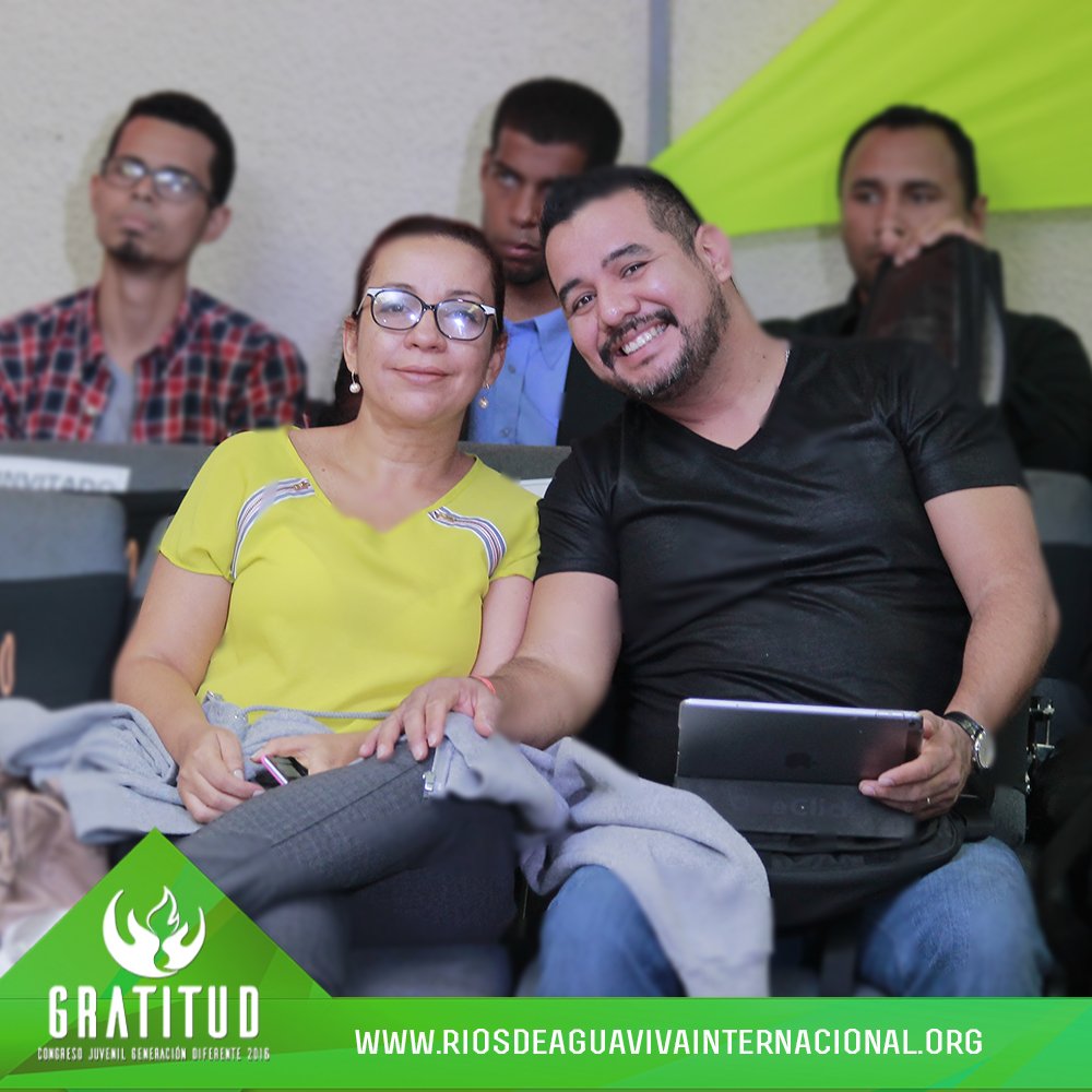 GeneracionD_'s tweet photo. Apostoles de Ríos De Agua Viva Internacional Beltrand Molina y Rexy de Molina
#Gratitud2016 https://t.co/ER6bXKR63X