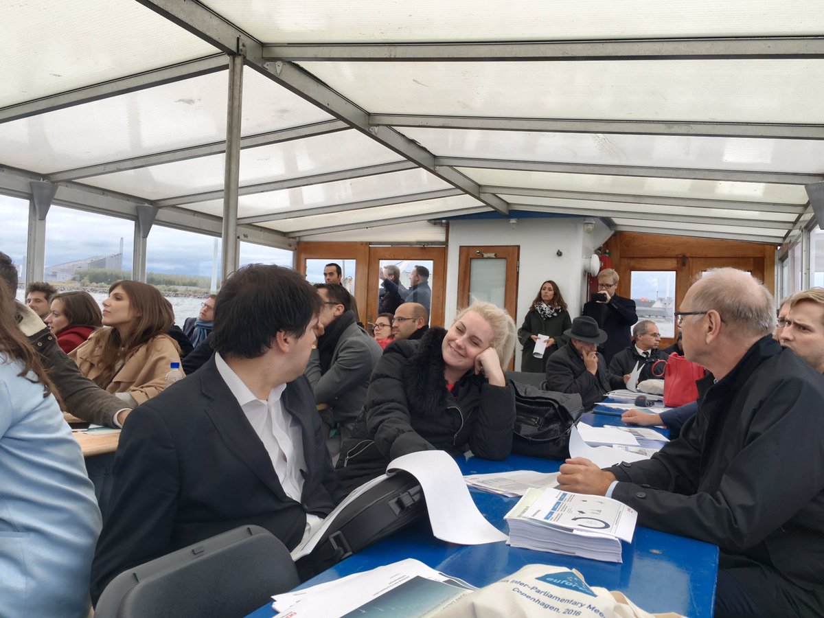 Dr_Jan_Geiss's tweet photo. Shakey boat trip to Middelgrunden Offshore windpark just off Copenhagen. Many questions by MPs from EU MS to Dong on @EUFORES_EU #IPM16 https://t.co/7JlSjxiIUJ