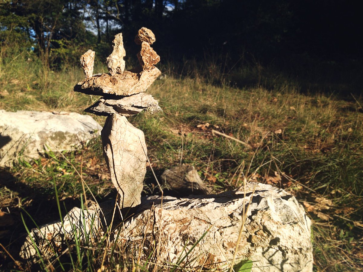 bruna_cividini's tweet photo. Tired rock balancing yesterday ⛰🙂 #rockbalancing #gravitiy #relaxmode https://t.co/GQY0fkWtCD