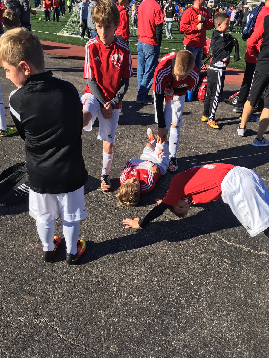 nic_langston's tweet photo. The girls have to stretch too! #littlesisters
#jccrew vs #kentucky https://t.co/zsymHUmMSN