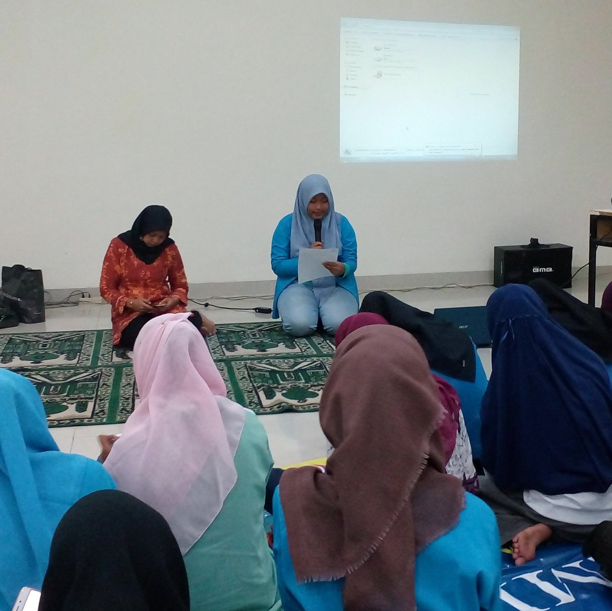 pc_pmiijaktim's tweet photo. Materi "Sinergi Relasi Kopri" oleh Sahabati Dahlia Umar selaku Komisioner KPU DKI https://t.co/1fMkDjn8Kw