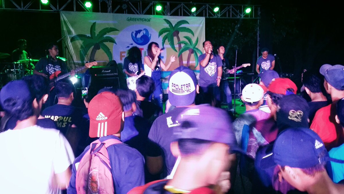 umusicindonesia's tweet photo. Keseruan @SUNSET_JAKARTA malam ini main di Festival laut di taman keidaloka @Gelora bung karno senayan πΈ: @djokouniversal #AndIHope https://t.co/1r5fLUlUWg