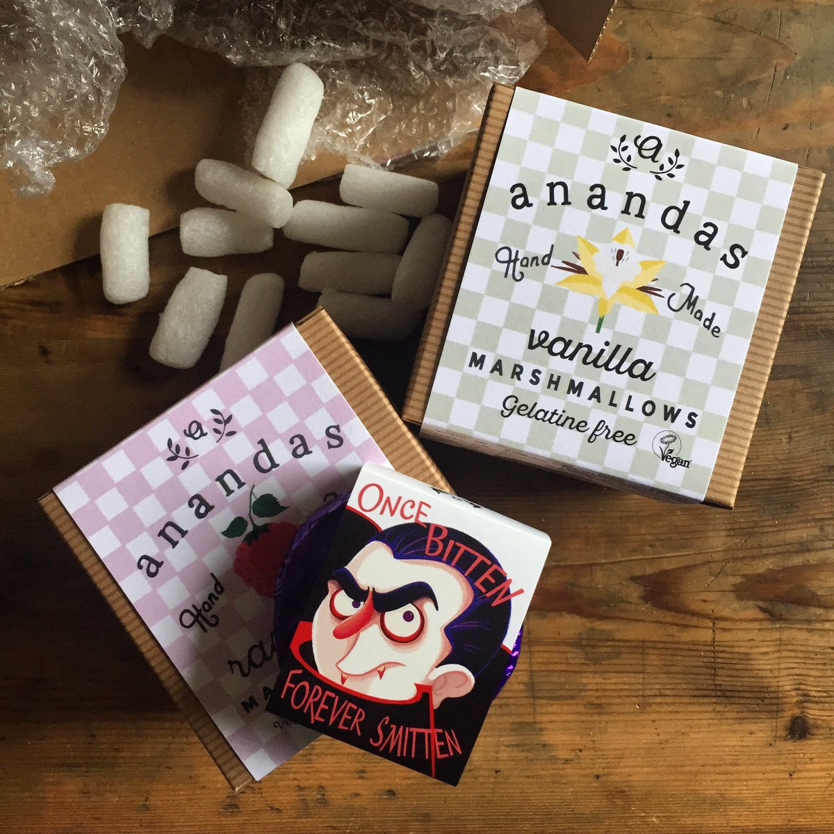 #vegan Vegan marshmallows (&amp; a wagon wheel) for some upcoming outdoor adventures from @AnandaFoods 🔥🔥🔥