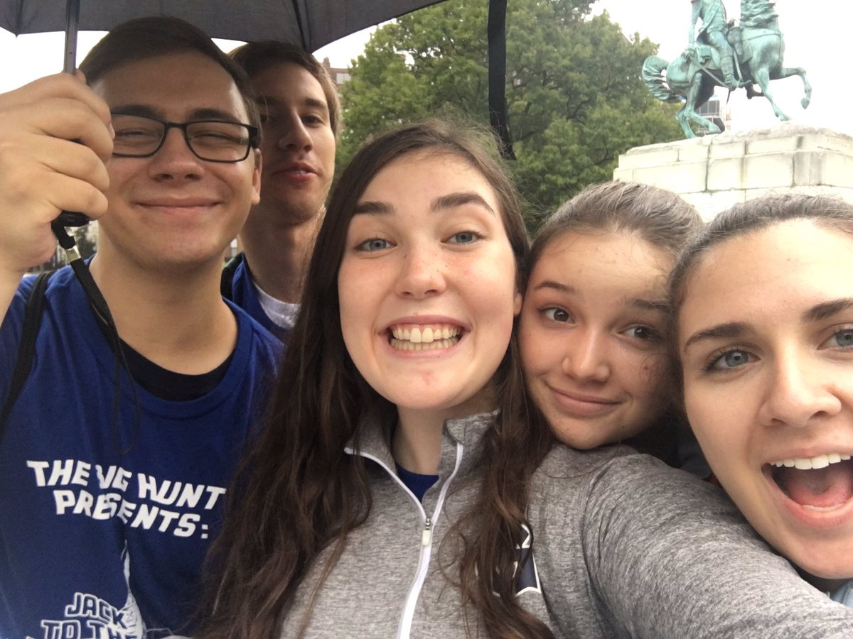 teamtablemanner's tweet photo. #gwstatue #teamtablemanners @bighuntGU https://t.co/XxfsGFJ6sn
