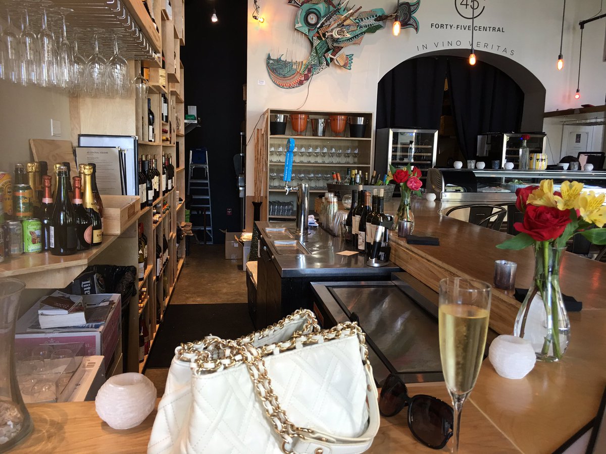 abra30a's tweet photo. 45 Central Wine Bar in Seaside #Abracadabra #weekend #winebar #Champagne #art #seasidefl #seaside #Chanel #45central @chefjimshirley #30a https://t.co/0DcNrLrtyi