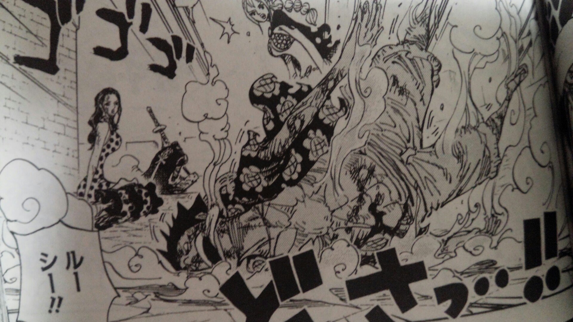 ハンセイ ドフラミンゴに使った大猿王銃を使えばもっと早くクラッカー君とは決着を着けられた可能性はありますが これ使うと一発で意識を無くしちゃうんですよね 少なくとも消耗が非常に激しい 敵の本拠地でサンジと接触する目的がある以上 使えない