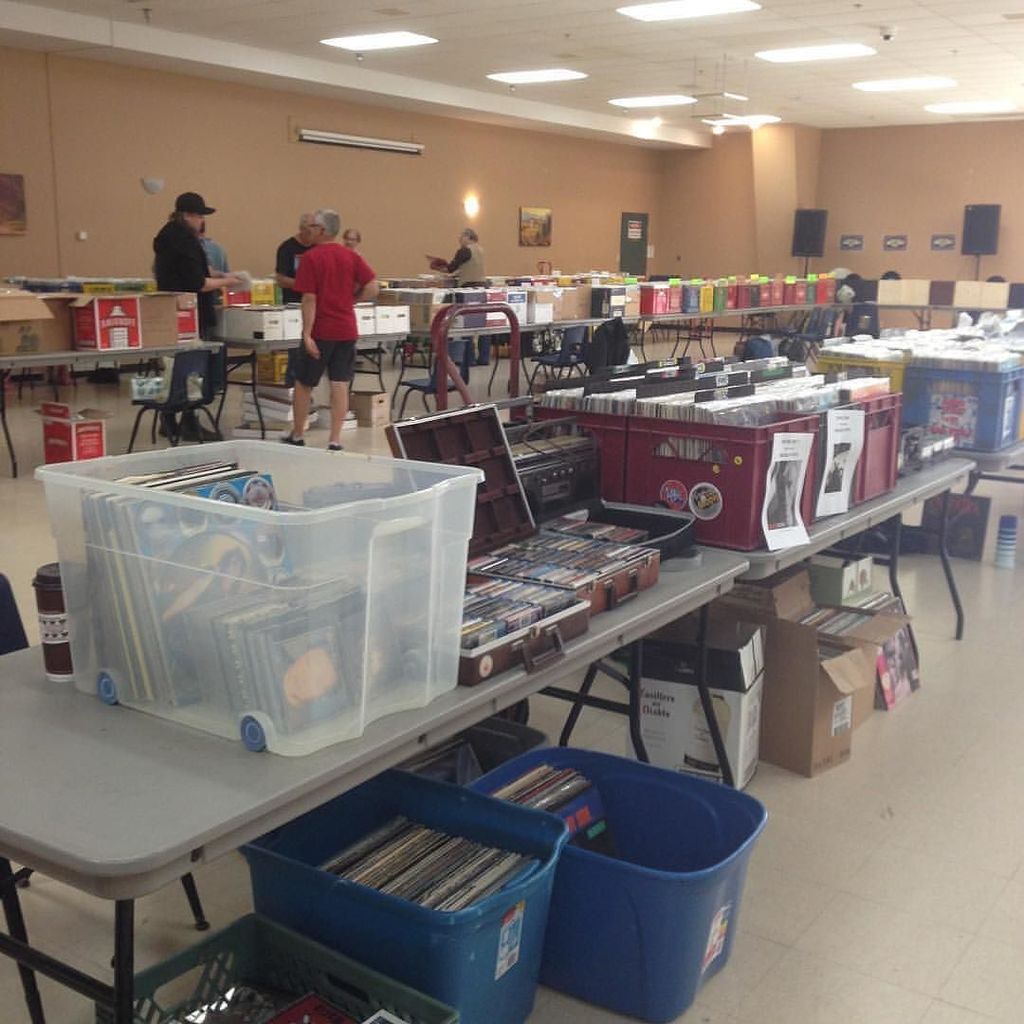 halifaxnoise's tweet photo. From @gduble β Setting up! #HalifaxRecordFair #MaritimeHall #HalifaxForum #Vinyl #Music https://t.co/27LOtwcZOR https://t.co/ws0AcHTPpk