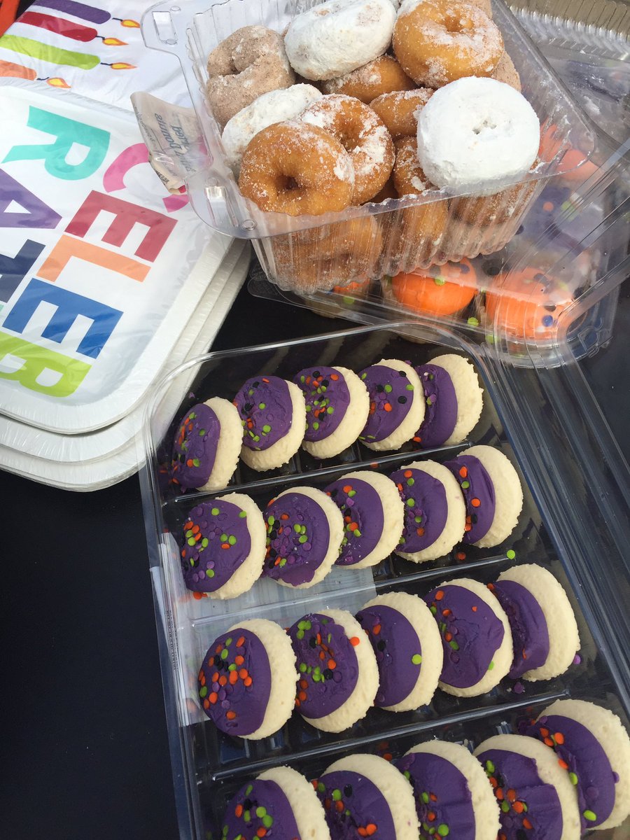 It's our birthday! Join us NOW until 1pm for dog treats and human treats! #DtCLEDogpark