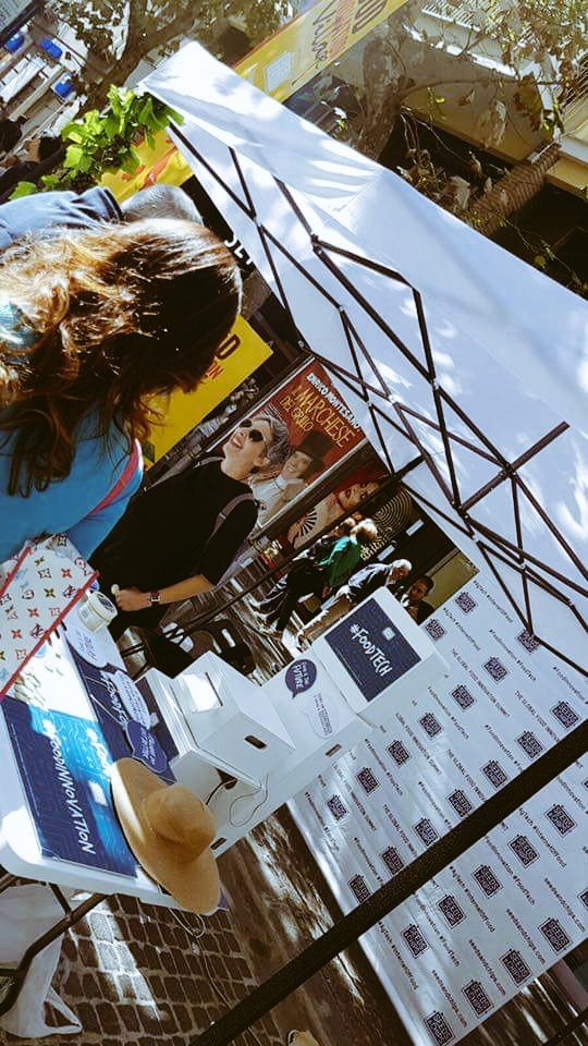 ClaudiaLarix's tweet photo. @SEEDSandCHIPS da #Milano fa tappa al #Sud.
Oggi e domani siamo a #Napoli con #fiv2016, per sensibilizzare le Piazze sui temi del #FoodTech https://t.co/wm5Qwa7viJ