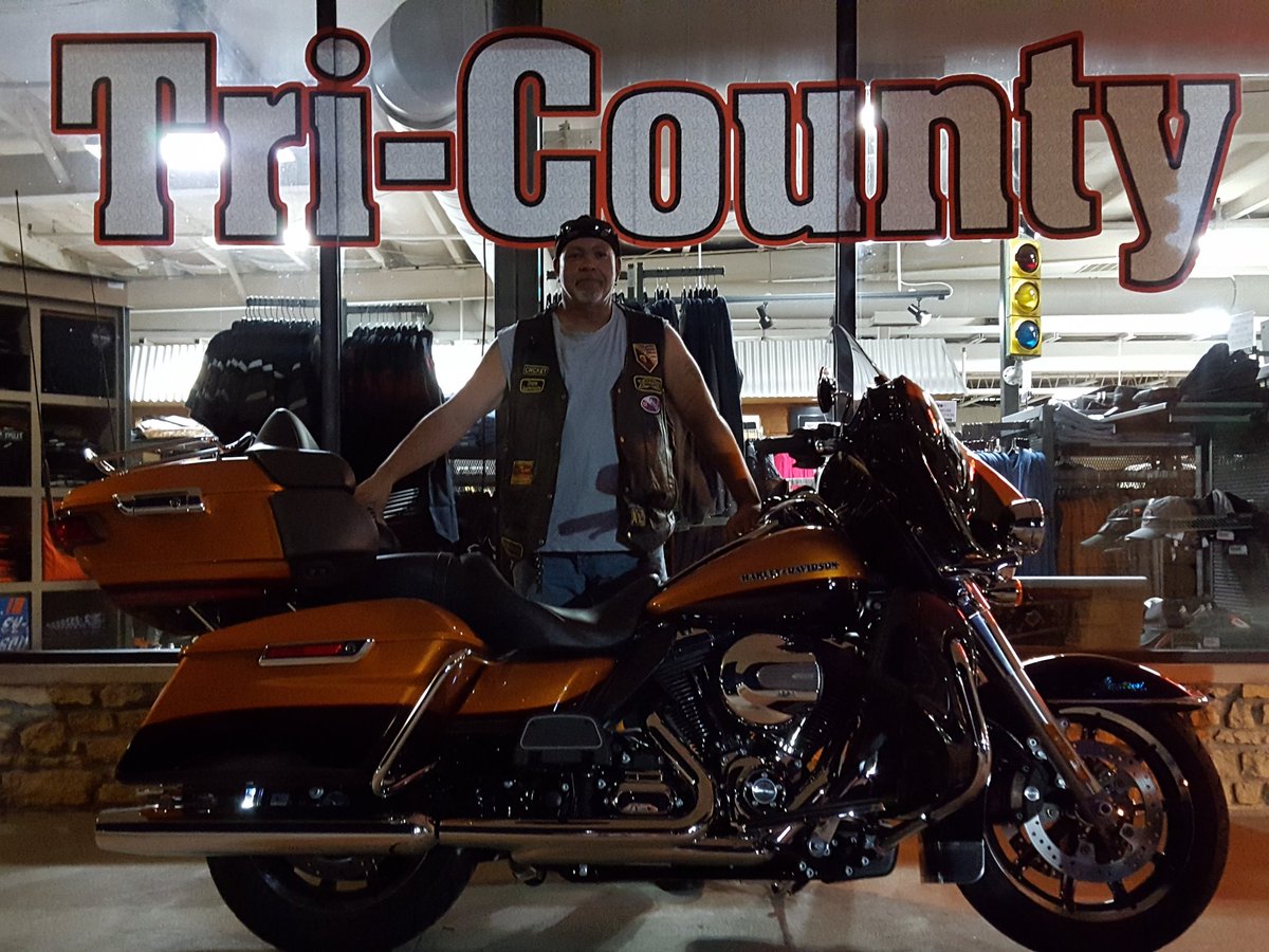 TriCountyHarley's tweet photo. Congratulations to Owens Wyrick on the purchase of his new FLHTK! Welcome to the Tri-county family! #tricountyharleydavidson #flhtk #cvma https://t.co/9qYoR695TX