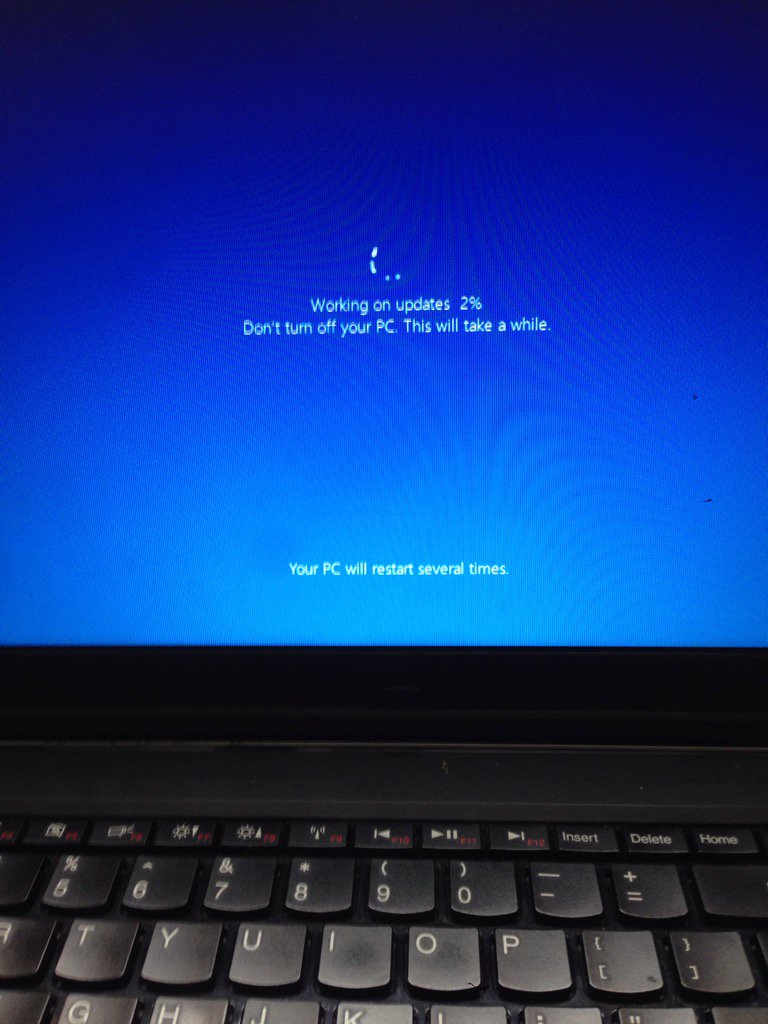 mwelch3218's tweet photo. Take your time @Windows I was only in the middle of an accounting lecture... #forcedupdate https://t.co/kIdfsWnENQ