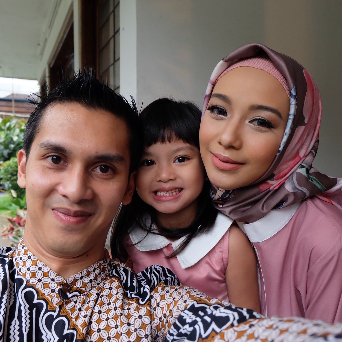 Pancatia's tweet photo. Ahhahah sorry #mandahanzhalal https://t.co/t6xNHYtnyk