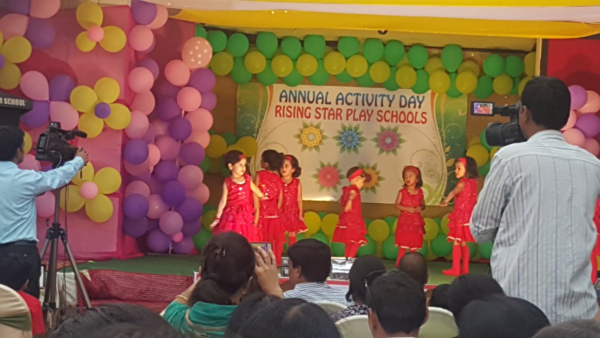 mlahansraj's tweet photo. My little daughter perform first on the stag on the occasion of annual function in her school https://t.co/9EUU63L30w