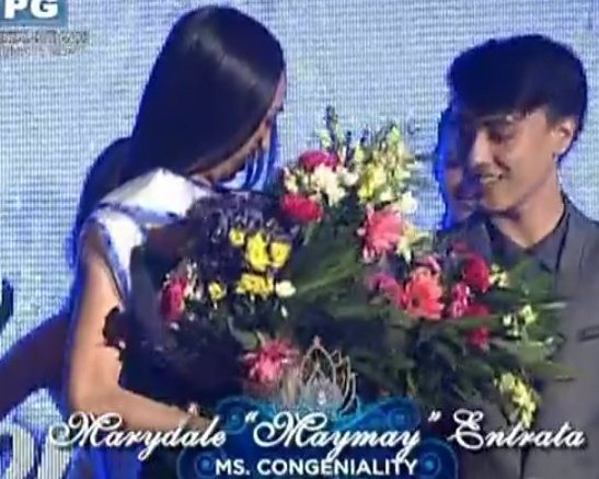 MayWardOfficial's tweet photo. Twinnie moments!! ❤ Sinong kinilig? Omg talaga!!! Nag level-up ang MayWard, may call sign na. (cto)

MAYWARD RisingLoveteam https://t.co/uqSR78ZT4e