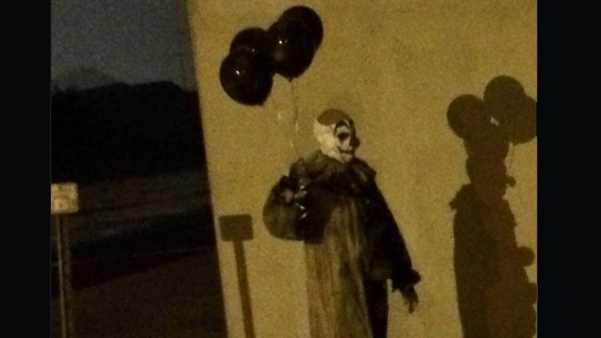 anhsxcmemes's tweet photo. these clown sightings are getting out of hand https://t.co/QvubxVXVUf