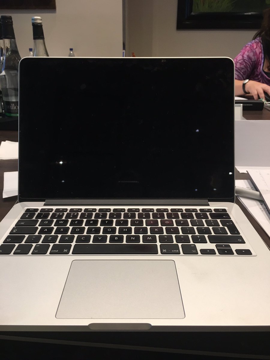 Write_Stars's tweet image. Nooooo! RIP Mac- screen fade to black ...