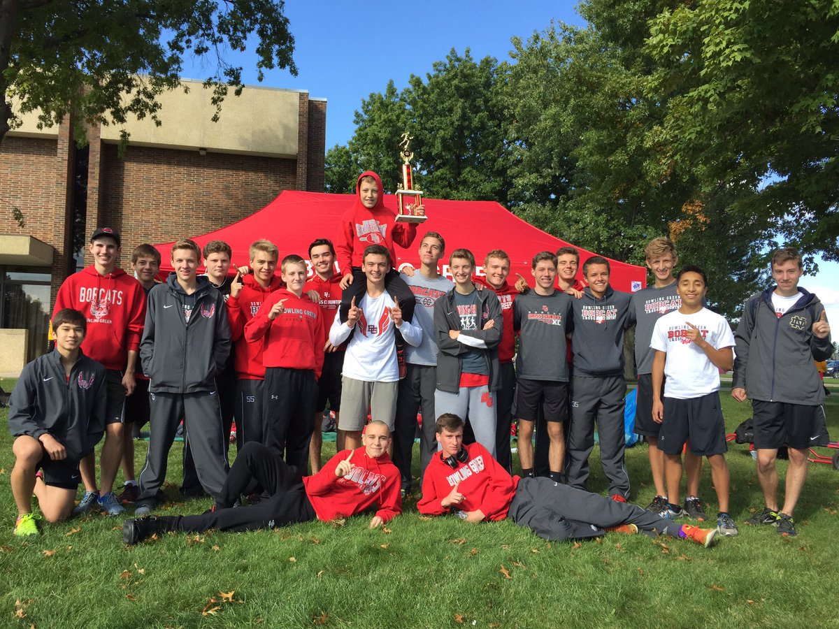 bghs_cc's tweet photo. Fostoria Invite Champions! Great job getting after the race today! https://t.co/MtEO5mAjJe