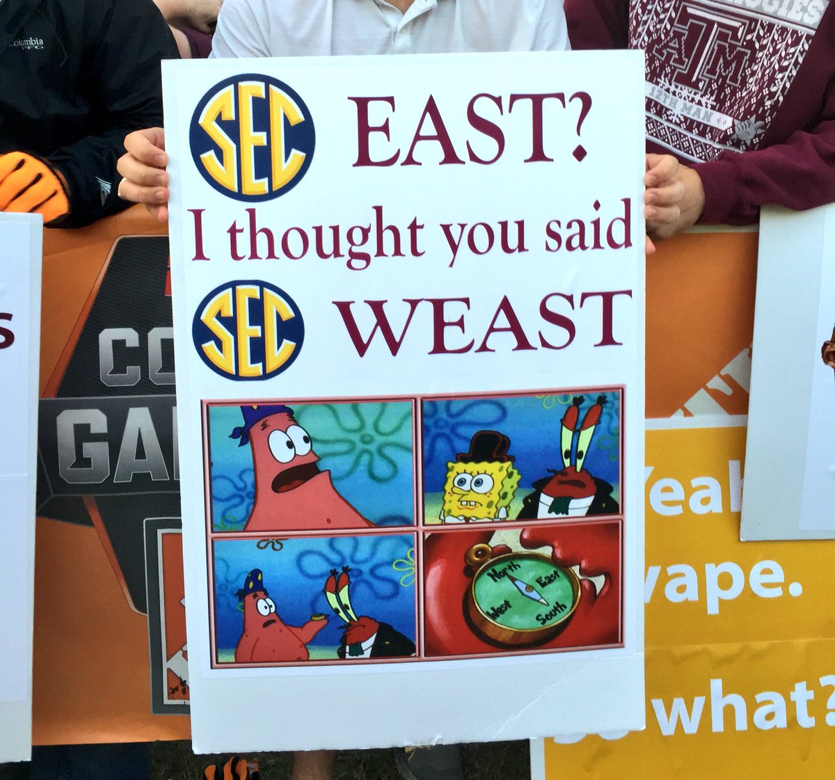 BleacherReport's tweet photo. What kind of compass are you reading lad? ๐๐
Take a look at the best signs from "College GameDayโ https://t.co/ZCzRr2zDFH https://t.co/cDLV7UAMTK