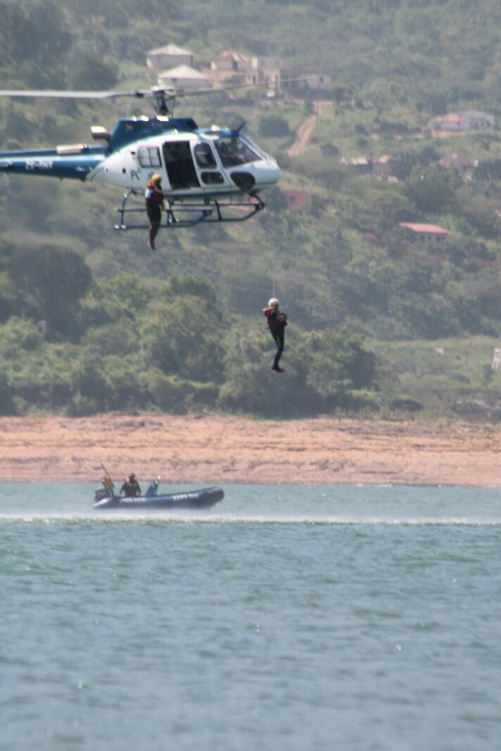 Fafapdiver's tweet photo. Awesome Aviation and water skills maintenance exercise at Inanda dam with SAP Kzn SAR, Airwing and DUT https://t.co/W93oZ28aDO