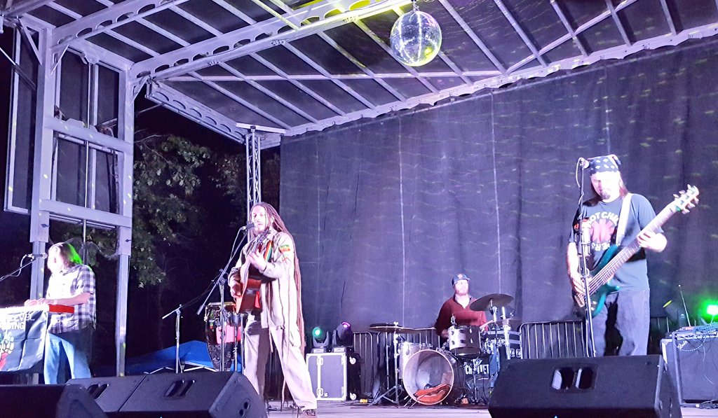 KayaIriedog's tweet photo. @StreetlevelJay @fall_freakout excellent show!!! https://t.co/AHuevGKvXK