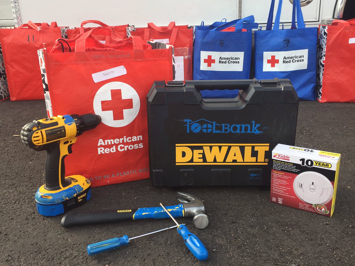 PhoenixToolBank's tweet photo. Kicking off a morning of saving lives with #bluetools #workingsmokedetectorssavelives https://t.co/O4JRwdCvNm