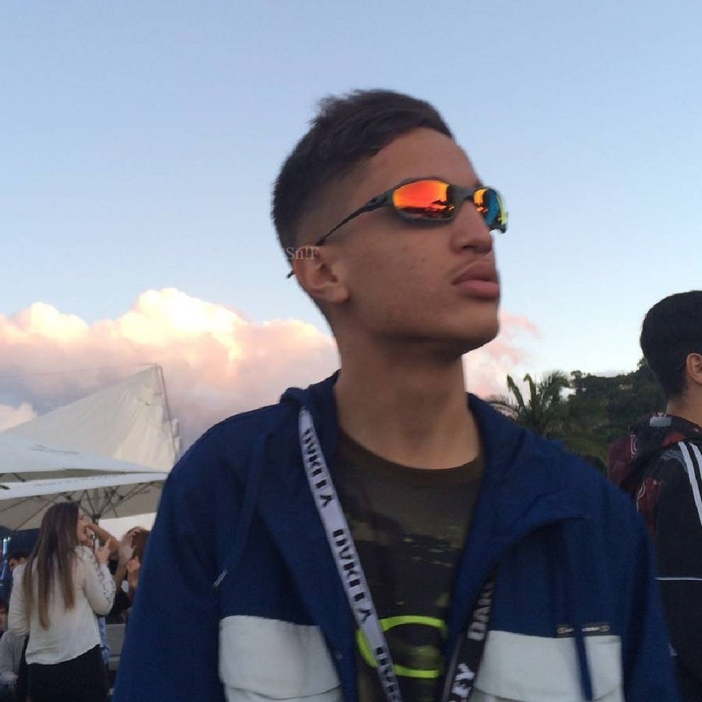 snifshell's tweet image. 